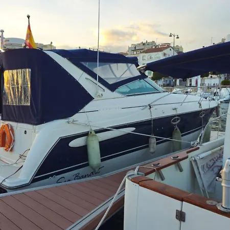 Botel Barco En *